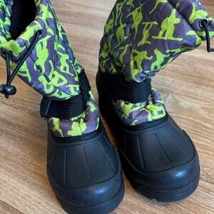 Black and Green Snowboarder 🏂 print Snow Boots